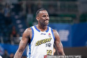 全网热议！桑普森加盟首钢，球迷热议“带刀护卫”能否守护周琦