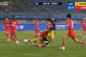 本战第4次！VAR再次长时间介入，判定西海岸犯规进球无效
