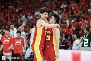 记者：中国男篮第二阶段形势依然严峻，逐步推进吧