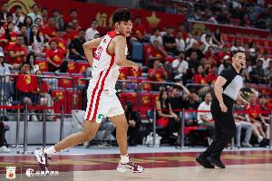 小伙子别紧张!王浩然半场6投1中&三分4投1中仅得3分1篮板