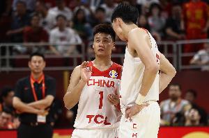 篮球轮回再现！你还记得李楠上次指导赵睿和周琦时你的情况吗？