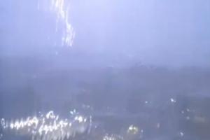 太阳报:英格兰训练基地遭遇极端雷暴,球队接到室内避难警告