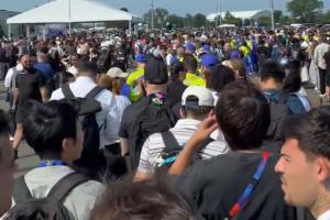 开球前3小时！卫报称：8万球迷入场需搜身，克洛普亦排队数小时