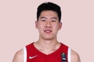 媒体人士：张子一应被培养为后卫 我们需培养高大且体重适中的前锋
