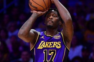 湖人一年半前以三个次轮换取DFS，如今火箭需额外三个次轮才将其送走