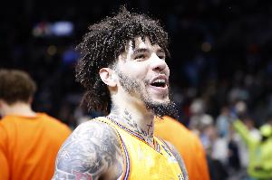 球爹称三球胜过东契奇 东契奇即使场均40分也难敌我儿