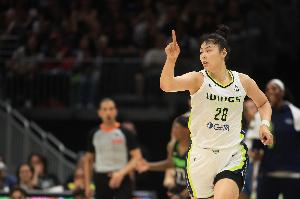 李月汝高效表现,6投4中及三分4中2,贡献10分3板2助,助力球队今日获胜