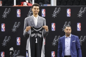 杨毅：马刺五冠时期引发的NBA市场效应不及尼克斯、湖人、绿军和勇士