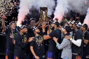 ESPN解说员在尼克斯夺冠时刻重现骑士夺冠时的台词:结束了!