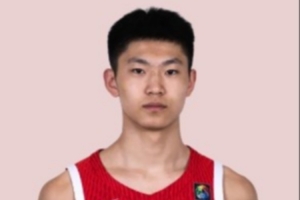 张淳智投篮8中4,三分球3中0,得分10分,篮板2个,助攻1次