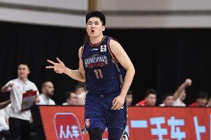 顶住压力！赵柏清逆境启程，同曦男篮坚守和谐告别