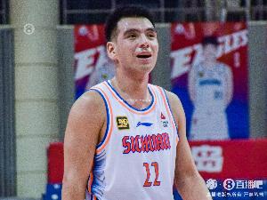 祝铭震、杨文学今日于山东高速俱乐部签订协议