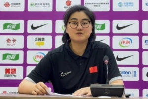中国U17女篮教练表示:球员们全力以赴执行战术,奋力追分,备战目标更加明确