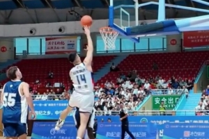 争议判罚成转折？山东高速男篮与澳大利亚凯西骑士激战正酣