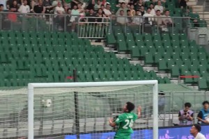 含金量十足！实拍：国安大将阿不都海米提这次解围堪比进球