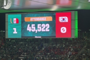 球迷见证主队提前晋级,45522人现场目睹墨西哥1-0击败韩国