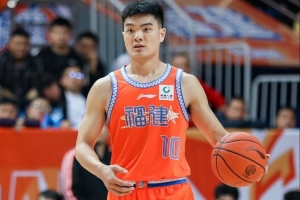 黎伊扬：增强体质 提高防守对抗和体能储备 强化投篮技巧