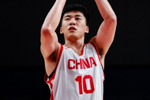 苏群点赞:王俊杰回归后,中国男篮实力大增