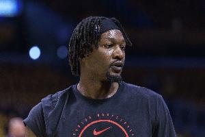 场均得分3+2+1，名记曝火箭欲交易摆脱芬尼-史密斯3年4000万合约