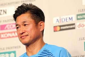日本J3福岛联队续约59岁前锋三浦知良，计划踢至60岁