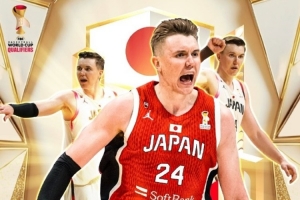 日本归化中锋霍金森以场均21.6分9.4板荣膺世预赛亚洲区第1阶段MVP