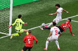 雷扎伊扬全场表现:3次射门1次射中1次拦截4次抢断,得分6.8
