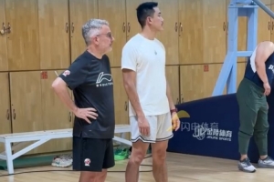 山东高速男篮体能教练王喆重返球队 新任外籍教练奥斯卡・拉塔亮相训练基地