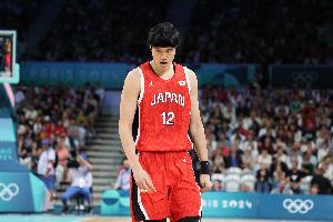 渡边雄太11次投篮命中5球&三分球4投1中&罚球5投5中 拿下16分4篮板1助攻