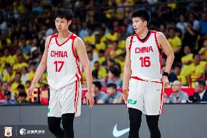 中国男篮外线火力全开，三分球24投11中，命中率45.8%