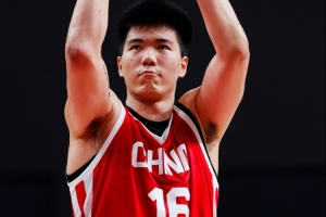 不知所言！焦泊乔替补仅5分钟即累积3犯，数据栏均为0且正负值+7