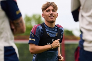 官方:拜仁球员卡尔完成伤后首跑训练,未来数周持续康复