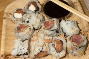 帕奎塔在社交媒体上晒照畅享寿司,庆祝巴西击败日本
