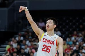 外线表现超级稳定！朱俊龙上半场三分球3投3中，砍下9分，无得分来自两分和罚球