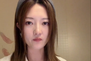 离谱:球馆工作人员女生投篮设障致其脚踝韧带撕裂