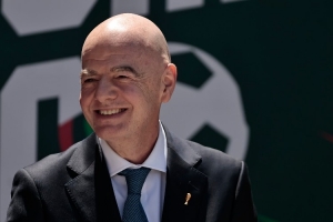 绝不妥协！电讯报报道：FIFA坚定执行计划，盼小国足球协会避免盲目跟随