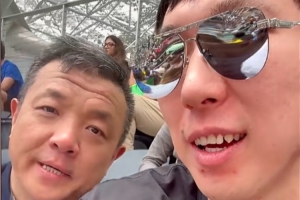 周琦社交媒体分享现场观世界杯vlog:世界杯真不错,一定要看!