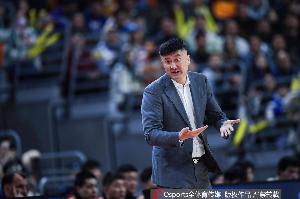 媒体人：尽管杜锋存在诸多问题，但他当年率队对抗日本的表现堪称得心应手