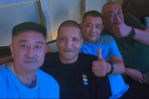 巩晓彬谈杜指导聚会：好兄弟齐聚，氛围轻松快乐