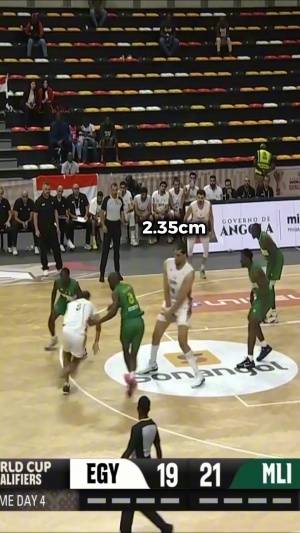 现役之最！埃及2米36巨高中锋亮相世预赛 NBA史上最高球员2米31