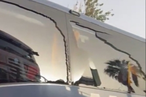 车窗破碎!马拉加附加赛前大巴遭袭,比赛延迟半小时