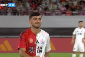 世界冠军驾到！西班牙球星佩德里现身苏超，为苏州与无锡的比赛开球