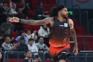 攻防转换制胜！珀塞尔凭借三绝技助力吉林男篮锁定胜局