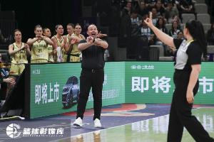 澳大利亚女篮第三节强势爆发，单节得分31分，与上半场持平