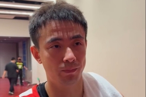 赵继伟脚踝扭伤，复出后仍感不适，但问题不严重