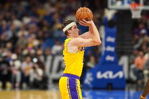 Shams报道：里夫斯获NBA历史落选秀最大合同，金额达1.85亿美元，为期4年