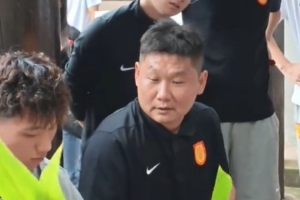 铜梁龙将士于安居古城感受端午节传统习俗，刘建业制作粽子，恩加德乌制作糍粑