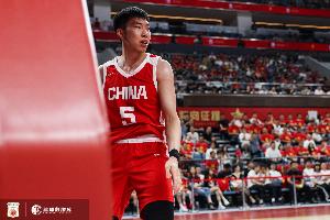 记者：中国男篮需明确杨瀚森的职能，低位强打并非最佳策略