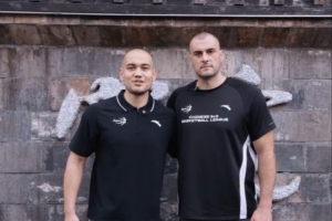 成都衡昌龙马争霸赛期间 赛依丁与尼古拉探访宽窄巷子文化地标