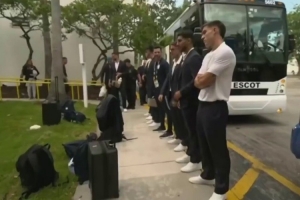 记者：乌拉圭队赛前严格安检，现场配备缉毒防暴犬