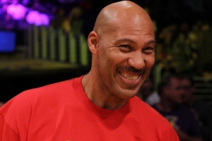 球爹表示:在NBA打球不算压力大,真正压力大的是有人要杀你父母,让你在父母和NBA之间二选一
